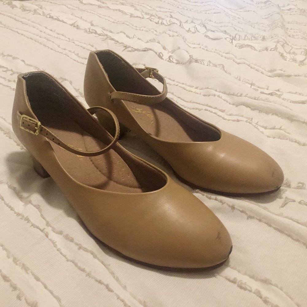 Nude Character shoes Size 7.5!